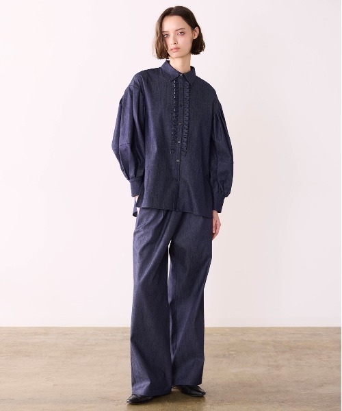 Marilyn Moon(マリリンムーン)の「denim tuck frill modern volume shirt(シャツ/ブラウス・レディース・ライトブルー/インディゴブルー・FREE)」の4枚目の写真