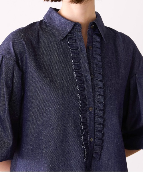 Marilyn Moon(マリリンムーン)の「denim tuck frill modern volume shirt(シャツ/ブラウス・レディース・ライトブルー/インディゴブルー・FREE)」の5枚目の写真