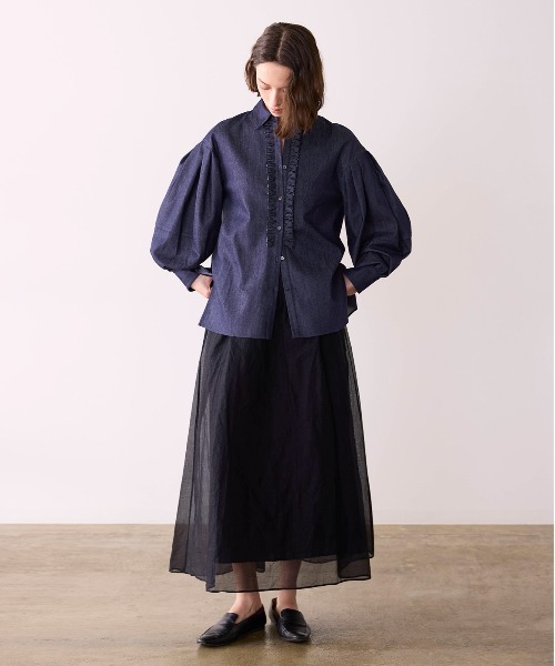 Marilyn Moon(マリリンムーン)の「denim tuck frill modern volume shirt(シャツ/ブラウス・レディース・ライトブルー/インディゴブルー・FREE)」の6枚目の写真