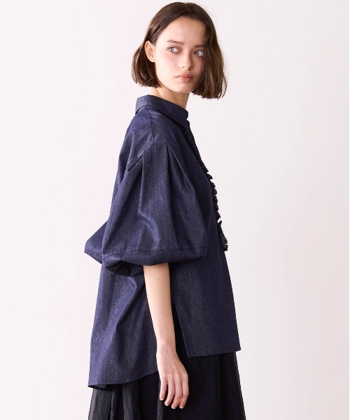 Marilyn Moon(マリリンムーン)の「denim tuck frill modern volume shirt(シャツ/ブラウス・レディース・ライトブルー/インディゴブルー・FREE)」の7枚目の写真