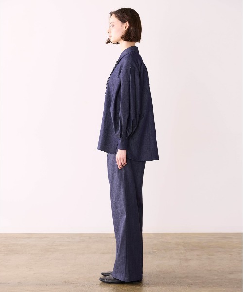 Marilyn Moon(マリリンムーン)の「denim tuck frill modern volume shirt(シャツ/ブラウス・レディース・ライトブルー/インディゴブルー・FREE)」の10枚目の写真