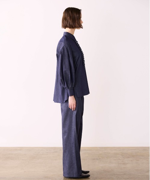 Marilyn Moon(マリリンムーン)の「denim tuck frill modern volume shirt(シャツ/ブラウス・レディース・ライトブルー/インディゴブルー・FREE)」の11枚目の写真