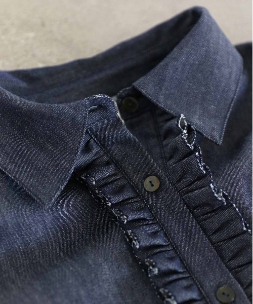 Marilyn Moon(マリリンムーン)の「denim tuck frill modern volume shirt(シャツ/ブラウス・レディース・ライトブルー/インディゴブルー・FREE)」の15枚目の写真