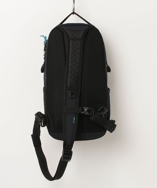 pacsafe（パックセーフ）の「【Pacsafe / パックセーフ】Pacsafe ECO 12L Sling Backpack / エコ スリング バックパック ワンショルダー 防犯機能 サステナブル（バックパック/リュック・メンズ・ブラック・FREE）」の17枚目の写真