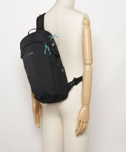 pacsafe（パックセーフ）の「【Pacsafe / パックセーフ】Pacsafe ECO 12L Sling Backpack / エコ スリング バックパック ワンショルダー 防犯機能 サステナブル（バックパック/リュック・メンズ・ブラック・FREE）」の20枚目の写真