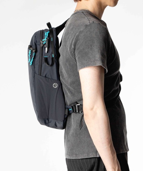 pacsafe（パックセーフ）の「【Pacsafe / パックセーフ】Pacsafe ECO 12L Sling Backpack / エコ スリング バックパック ワンショルダー 防犯機能 サステナブル（バックパック/リュック・メンズ・ブラック・FREE）」の3枚目の写真