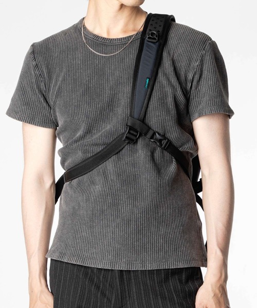 pacsafe（パックセーフ）の「【Pacsafe / パックセーフ】Pacsafe ECO 12L Sling Backpack / エコ スリング バックパック ワンショルダー 防犯機能 サステナブル（バックパック/リュック・メンズ・ブラック・FREE）」の4枚目の写真