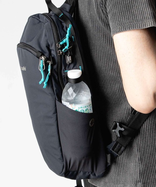 pacsafe（パックセーフ）の「【Pacsafe / パックセーフ】Pacsafe ECO 12L Sling Backpack / エコ スリング バックパック ワンショルダー 防犯機能 サステナブル（バックパック/リュック・メンズ・ブラック・FREE）」の5枚目の写真