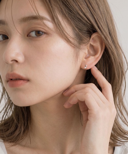 colleca la（コレカラ）の「[silver925]ミニ音符モチーフ スタッドピアス〈金属アレルギー対応〉（ピアス（両耳用）・レディース・シルバー/ゴールド・FREE）」の8枚目の写真