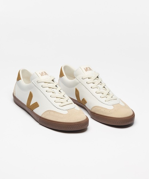 VEJA（ヴェジャ）の「VEJA Volley レザースニーカー（スニーカー・レディース・ホワイト×ブラウン・43/28cm/37/23/38/24/39/25/40/25.5cm/41/26.5cm/42/27cm）」の3枚目の写真