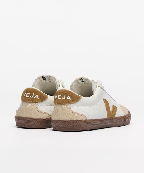 VEJA（ヴェジャ）の「VEJA Volley レザースニーカー（スニーカー・レディース・ホワイト×ブラウン・43/28cm/37/23/38/24/39/25/40/25.5cm/41/26.5cm/42/27cm）」の4枚目の写真