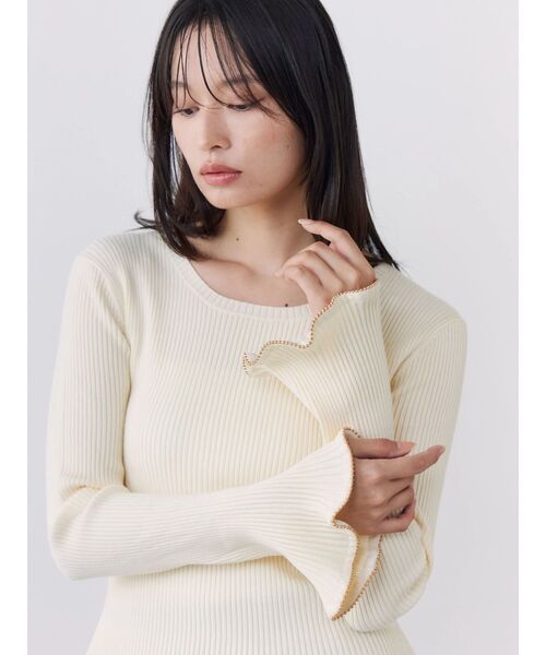 TONAL(トーナル)の「ボールチェーンフレアスリーブリブニット(ニット/セーター・レディース・オフホワイト/ブラック/ボルドー・MEDIUM)」の7枚目の写真