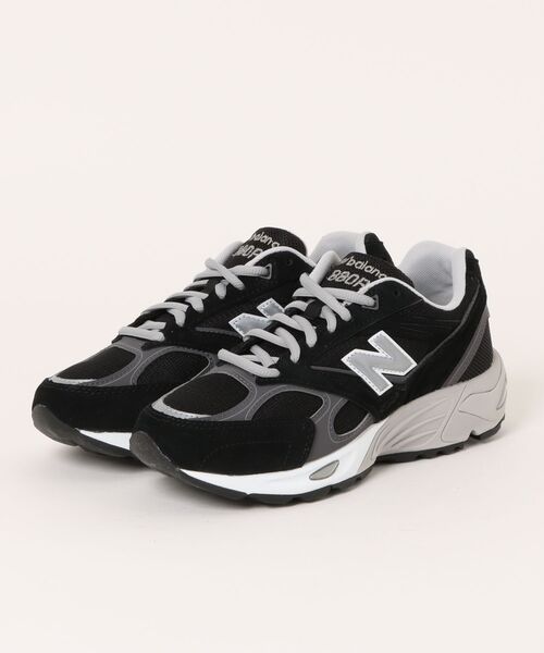 NEW BALANCE(ニューバランス)の「NEW BALANCE ニューバランス U880R 8EU(D) U880R U880R 8EU BLACK(8EU)(スニーカー・メンズ・ブラック・24.5cm/28.5cm/24.0cm/23.5cm/23.0cm/22.5cm/28.0cm/27.5cm/27.0cm/26.5cm/26.0cm/25.5cm/29.0cm/25.0cm)」の1枚目の写真