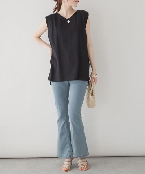 ElegChic(エレグシック)の「肩タックノースリーブ(タンクトップ・レディース・ブラック/オフホワイト/グレイッシュベージュ/チャコールグレー・XL/4L/M)」の1枚目の写真