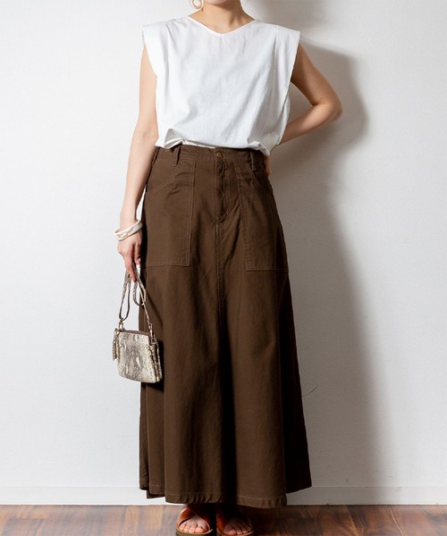 ElegChic(エレグシック)の「肩タックノースリーブ(タンクトップ・レディース・ブラック/オフホワイト/グレイッシュベージュ/チャコールグレー・XL/4L/M)」の19枚目の写真