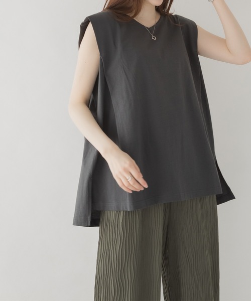 ElegChic(エレグシック)の「肩タックノースリーブ(タンクトップ・レディース・ブラック/オフホワイト/グレイッシュベージュ/チャコールグレー・XL/4L/M)」の22枚目の写真