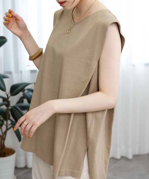 ElegChic(エレグシック)の「肩タックノースリーブ(タンクトップ・レディース・ブラック/オフホワイト/グレイッシュベージュ/チャコールグレー・XL/4L/M)」の5枚目の写真