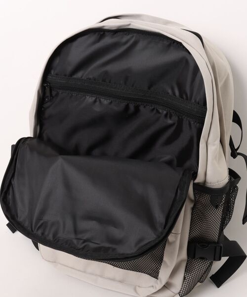 KiU(キウ)の「KiU/キウ EVERYDAY BACKPACK(バックパック/リュック・メンズ・サンドベージュ/ブラック・FREE)」の6枚目の写真
