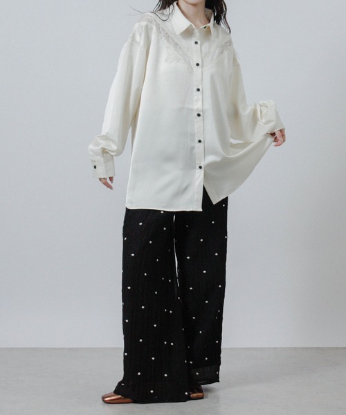 NYLAUS(ナイラス)の「【SG】レース サテン オーバーサイズシャツ 長袖(シャツ/ブラウス・レディース・ブラック/アイボリー・M)」の8枚目の写真