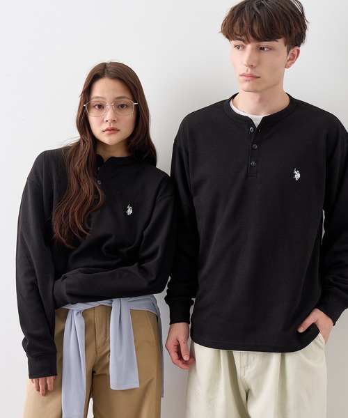 U.S. POLO ASSN.(ユーエスポロアッスン)の「【U.S. POLO ASSN./ユーエスポロアッスン】ワンポイント ダブルホースマン刺繍 ヘンリーネック ロングスリーブTシャツ(Tシャツ/カットソー・メンズ・ネイビー/杢グレー/ブラック/ホワイト・L/LL)」の2枚目の写真