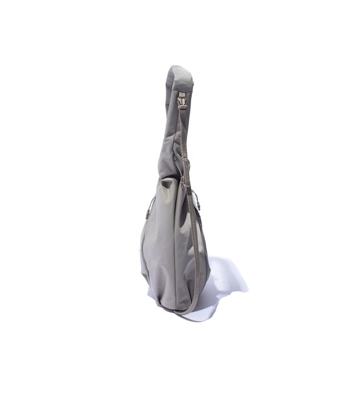 F/CE. （エフシーイー）の「F/CE. TEXTURED TWILL BALLOON POUCH / テクスチャードツイル バルーンポーチ（ショルダーバッグ・メンズ・ベージュ/チャコールグレー/ブラック・FREE）」の7枚目の写真