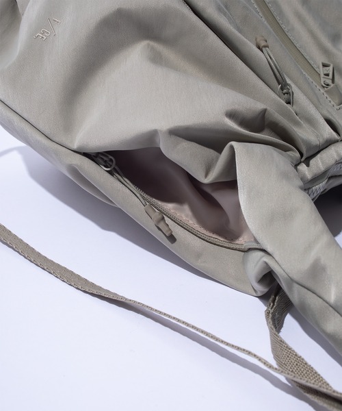 F/CE. （エフシーイー）の「F/CE. TEXTURED TWILL BALLOON POUCH / テクスチャードツイル バルーンポーチ（ショルダーバッグ・メンズ・ベージュ/チャコールグレー/ブラック・FREE）」の15枚目の写真