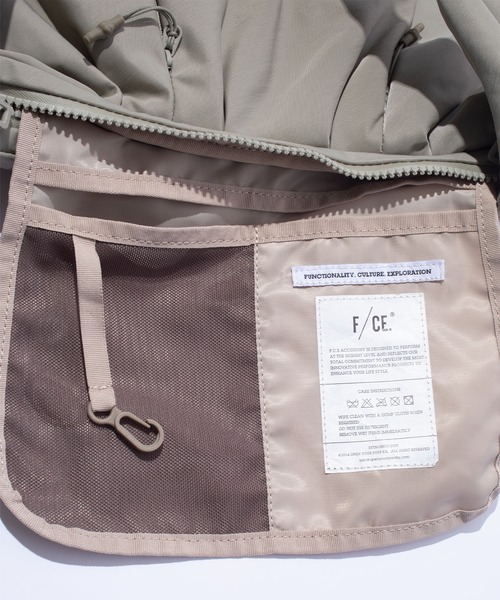 F/CE. （エフシーイー）の「F/CE. TEXTURED TWILL BALLOON POUCH / テクスチャードツイル バルーンポーチ（ショルダーバッグ・メンズ・ベージュ/チャコールグレー/ブラック・FREE）」の16枚目の写真