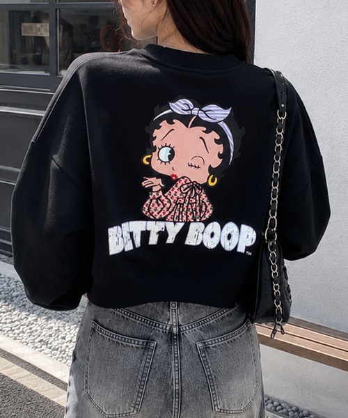 GLAMOROUS JANE(グラマラスジェーン)の「BETTY BOOPプリントショート丈トレーナー(スウェット・レディース・ブラック/レッド/オフホワイト・FREE)」の1枚目の写真