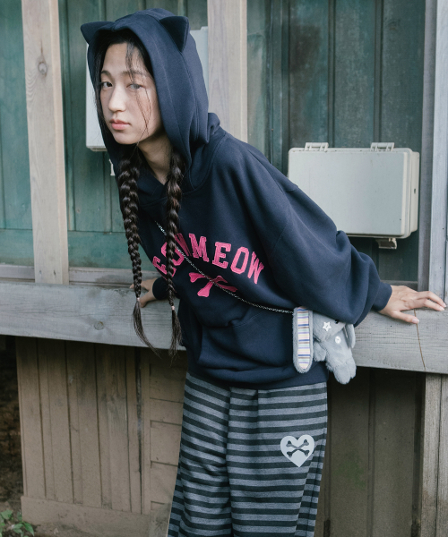Cavish(カビシ)の「MEOW MEOW CAT EAR HOODIE NAVY(CV2GFFM401A)(パーカー・レディース・ネイビー・MEDIUM/SMALL)」の2枚目の写真