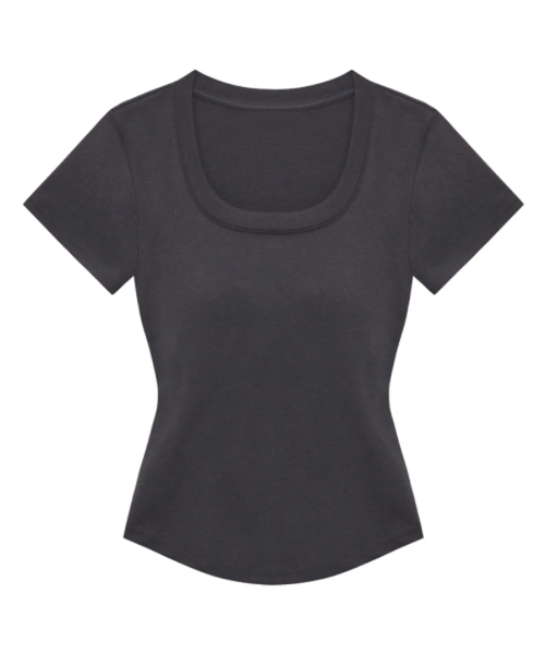 RITZYSEOUL（リッジソウル）の「[カップ内蔵] Uネック シグネチャーライン 半袖Tシャツ（Tシャツ/カットソー・レディース・ホワイト/ダークグレー/ブラック・LARGE/X-LARGE/SMALL/MEDIUM）」の3枚目の写真