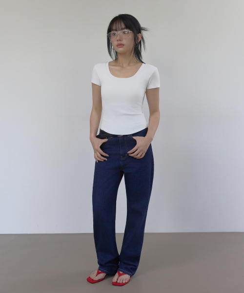 RITZYSEOUL（リッジソウル）の「[カップ内蔵] Uネック シグネチャーライン 半袖Tシャツ（Tシャツ/カットソー・レディース・ホワイト/ダークグレー/ブラック・LARGE/X-LARGE/SMALL/MEDIUM）」の5枚目の写真