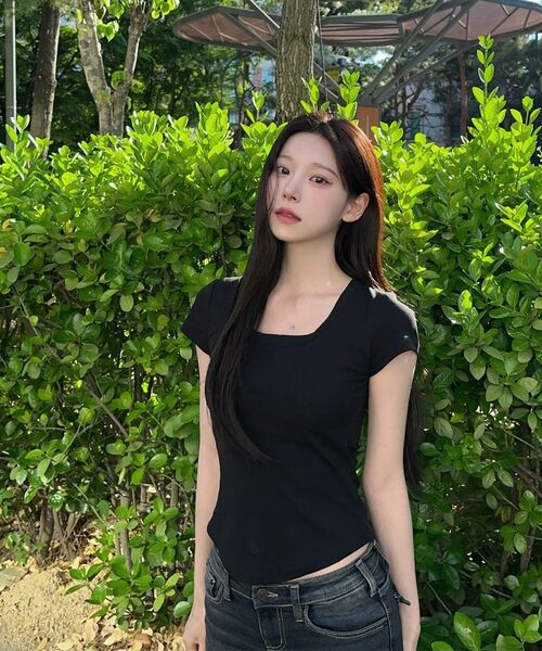RITZYSEOUL（リッジソウル）の「[カップ内蔵] Uネック シグネチャーライン 半袖Tシャツ（Tシャツ/カットソー・レディース・ホワイト/ダークグレー/ブラック・LARGE/X-LARGE/SMALL/MEDIUM）」の13枚目の写真