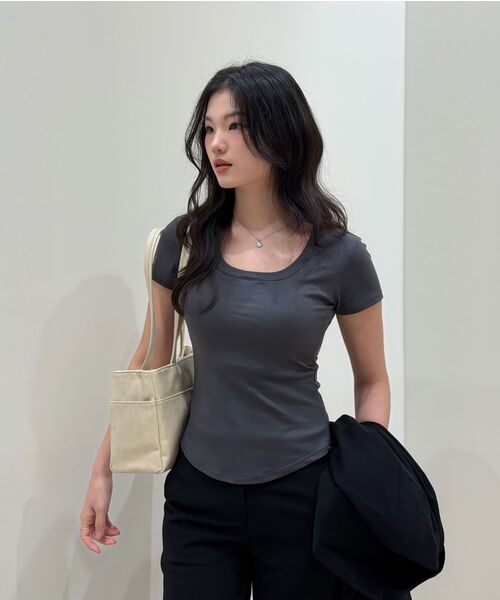 RITZYSEOUL（リッジソウル）の「[カップ内蔵] Uネック シグネチャーライン 半袖Tシャツ（Tシャツ/カットソー・レディース・ホワイト/ダークグレー/ブラック・LARGE/X-LARGE/SMALL/MEDIUM）」の20枚目の写真