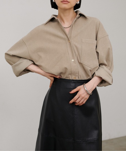 natural couture(ナチュラルクチュール)の「【LARUTA】コーディーニットオーバーサイズシャツ(シャツ/ブラウス・レディース・チャコールグレー/ベージュ/アイボリー・MEDIUM)」の3枚目の写真