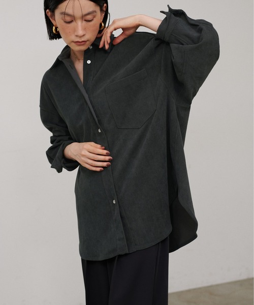 natural couture(ナチュラルクチュール)の「【LARUTA】コーディーニットオーバーサイズシャツ(シャツ/ブラウス・レディース・チャコールグレー/ベージュ/アイボリー・MEDIUM)」の1枚目の写真