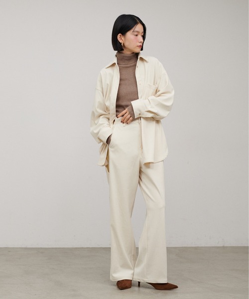natural couture(ナチュラルクチュール)の「【LARUTA】コーディーニットオーバーサイズシャツ(シャツ/ブラウス・レディース・チャコールグレー/ベージュ/アイボリー・MEDIUM)」の8枚目の写真
