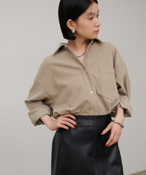 natural couture(ナチュラルクチュール)の「【LARUTA】コーディーニットオーバーサイズシャツ(シャツ/ブラウス・レディース・チャコールグレー/ベージュ/アイボリー・MEDIUM)」の18枚目の写真