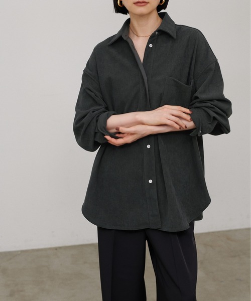natural couture(ナチュラルクチュール)の「【LARUTA】コーディーニットオーバーサイズシャツ(シャツ/ブラウス・レディース・チャコールグレー/ベージュ/アイボリー・MEDIUM)」の14枚目の写真