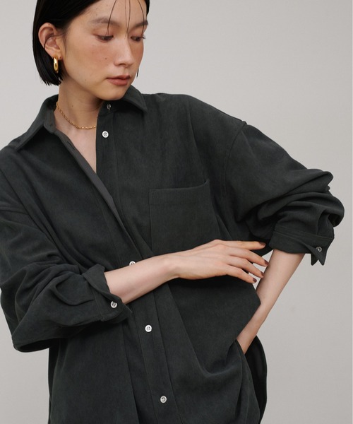 natural couture(ナチュラルクチュール)の「【LARUTA】コーディーニットオーバーサイズシャツ(シャツ/ブラウス・レディース・チャコールグレー/ベージュ/アイボリー・MEDIUM)」の13枚目の写真