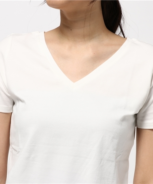 MOUSSY（マウジー）の「BASIC V NECK Tee（Tシャツ/カットソー・レディース・ブラック/ホワイト・1/2）」の6枚目の写真