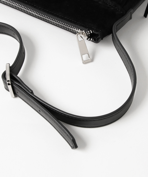 EGOIST(エゴイスト)の「フリンジショルダーバッグ(ショルダーバッグ・レディース・ブラック/キャメル・FREE)」の5枚目の写真