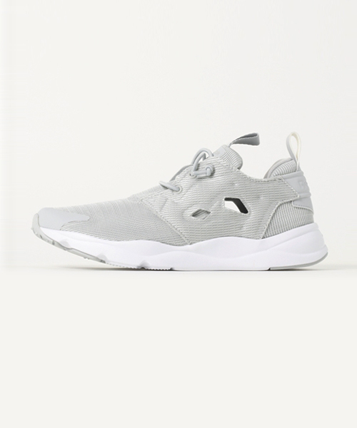 Reebok（リーボック）の「フューリーライト FURYLITE AOM（スニーカー・メンズ・ブラック/グレー/レッド・23.5cm/25.0cm/28.0cm/24.0cm/29.0cm/26.5cm/27.5cm/24.5cm/25.5cm/26.0cm/27.0cm/28.5cm/31cm/23.0cm/30.0cm/29.5cm/22.5cm）」の4枚目の写真