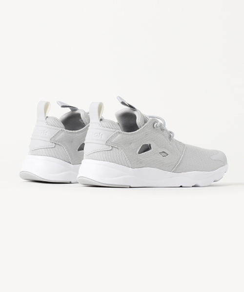 Reebok（リーボック）の「フューリーライト FURYLITE AOM（スニーカー・メンズ・ブラック/グレー/レッド・23.5cm/25.0cm/28.0cm/24.0cm/29.0cm/26.5cm/27.5cm/24.5cm/25.5cm/26.0cm/27.0cm/28.5cm/31cm/23.0cm/30.0cm/29.5cm/22.5cm）」の6枚目の写真