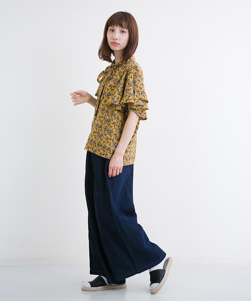 MERLOT（メルロー）の「リボンタイ付きフラワー柄シャツ1101（シャツ/ブラウス・レディース・ブルー/イエロー/ブラック・FREE）」の9枚目の写真