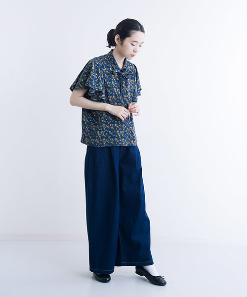 MERLOT（メルロー）の「リボンタイ付きフラワー柄シャツ1101（シャツ/ブラウス・レディース・ブルー/イエロー/ブラック・FREE）」の20枚目の写真