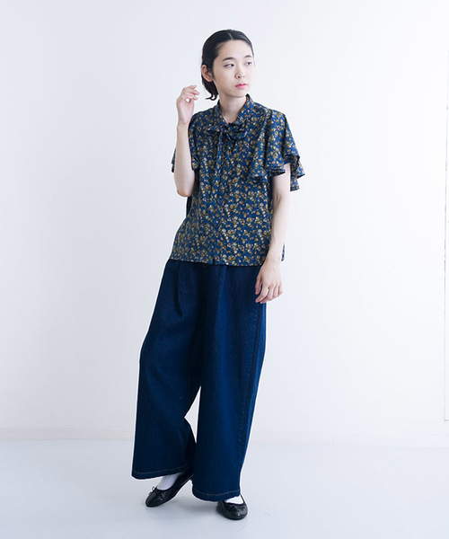 MERLOT（メルロー）の「リボンタイ付きフラワー柄シャツ1101（シャツ/ブラウス・レディース・ブルー/イエロー/ブラック・FREE）」の19枚目の写真