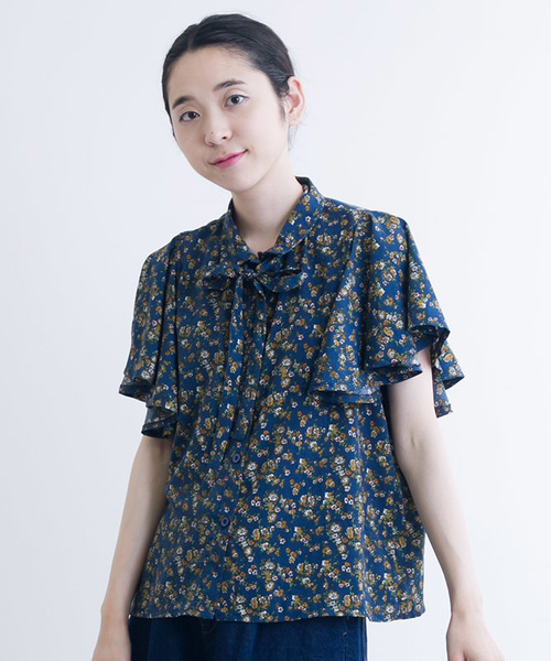 MERLOT（メルロー）の「リボンタイ付きフラワー柄シャツ1101（シャツ/ブラウス・レディース・ブルー/イエロー/ブラック・FREE）」の10枚目の写真