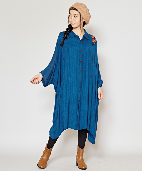 チャイハネ（チャイハネ）の「【チャイハネ】フォークロア刺繍ロングシャツワンピース（シャツワンピース・レディース・ホワイト/レッド/ブラック/ターコイズブルー・FREE）」の4枚目の写真