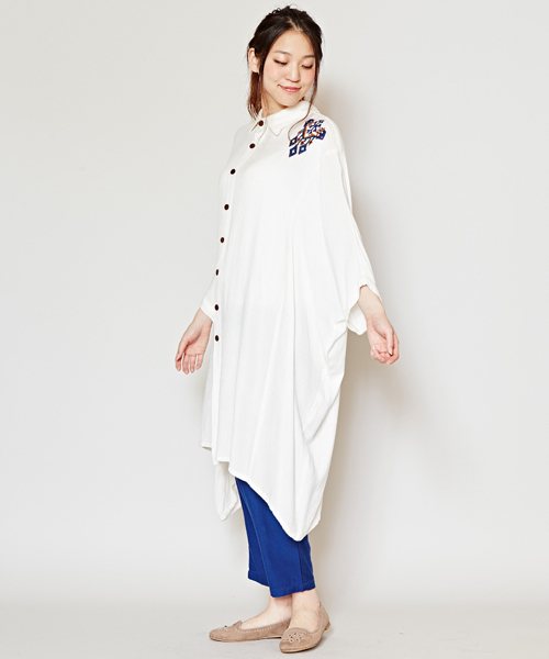 チャイハネ（チャイハネ）の「【チャイハネ】フォークロア刺繍ロングシャツワンピース（シャツワンピース・レディース・ホワイト/レッド/ブラック/ターコイズブルー・FREE）」の22枚目の写真