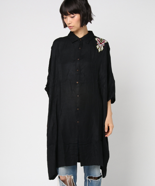 チャイハネ（チャイハネ）の「【チャイハネ】フォークロア刺繍ロングシャツワンピース（シャツワンピース・レディース・ホワイト/レッド/ブラック/ターコイズブルー・FREE）」の10枚目の写真